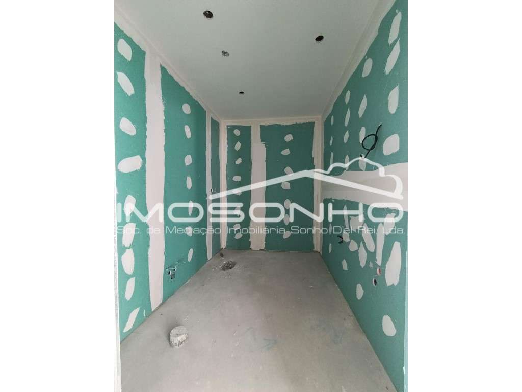 Moradia T3 de linhas modernas-7