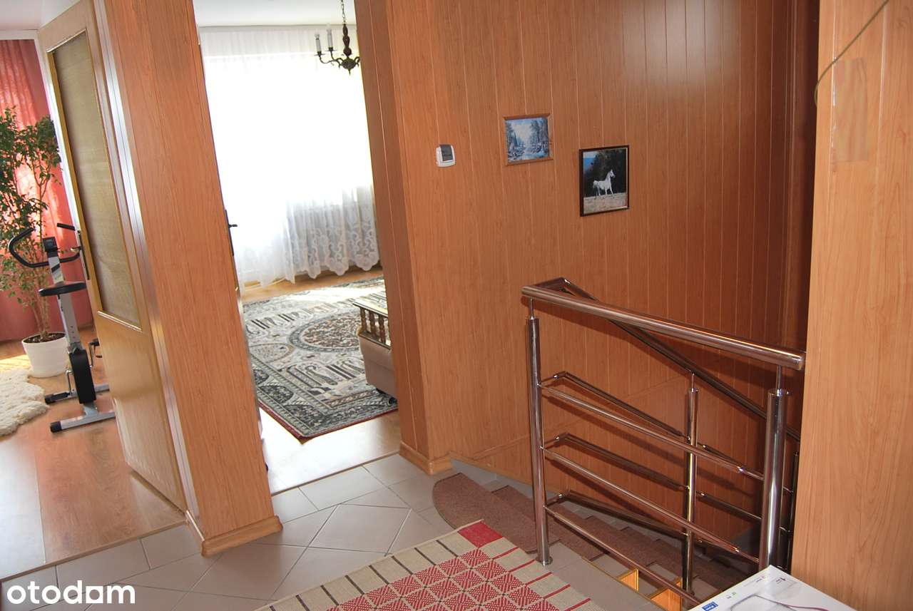 Przestronny dom z ogrodem w spokojnej okolicy-7