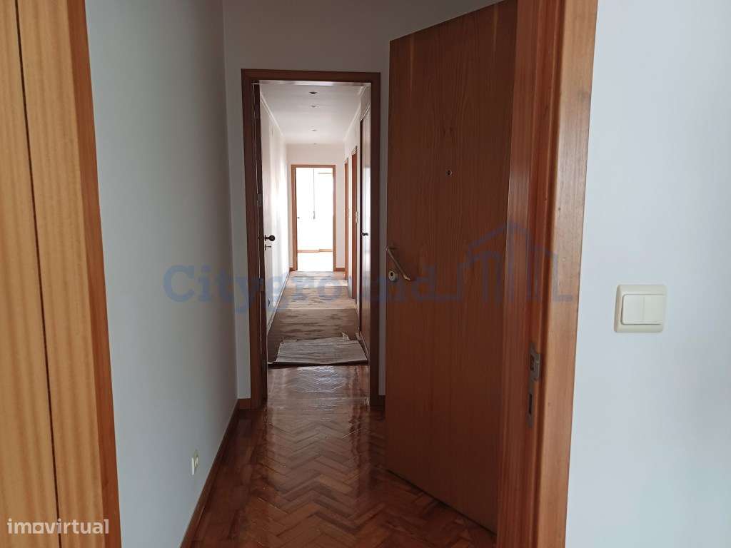 Excelente prédio renovado, de 10 fracções, em Benfica-4