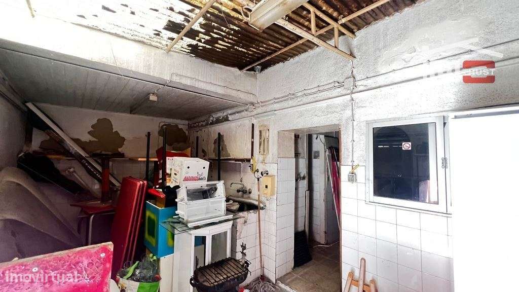 Prédio Habitacional Rés-do-Chão e 1º andar no Centro do Montijo - P...-10