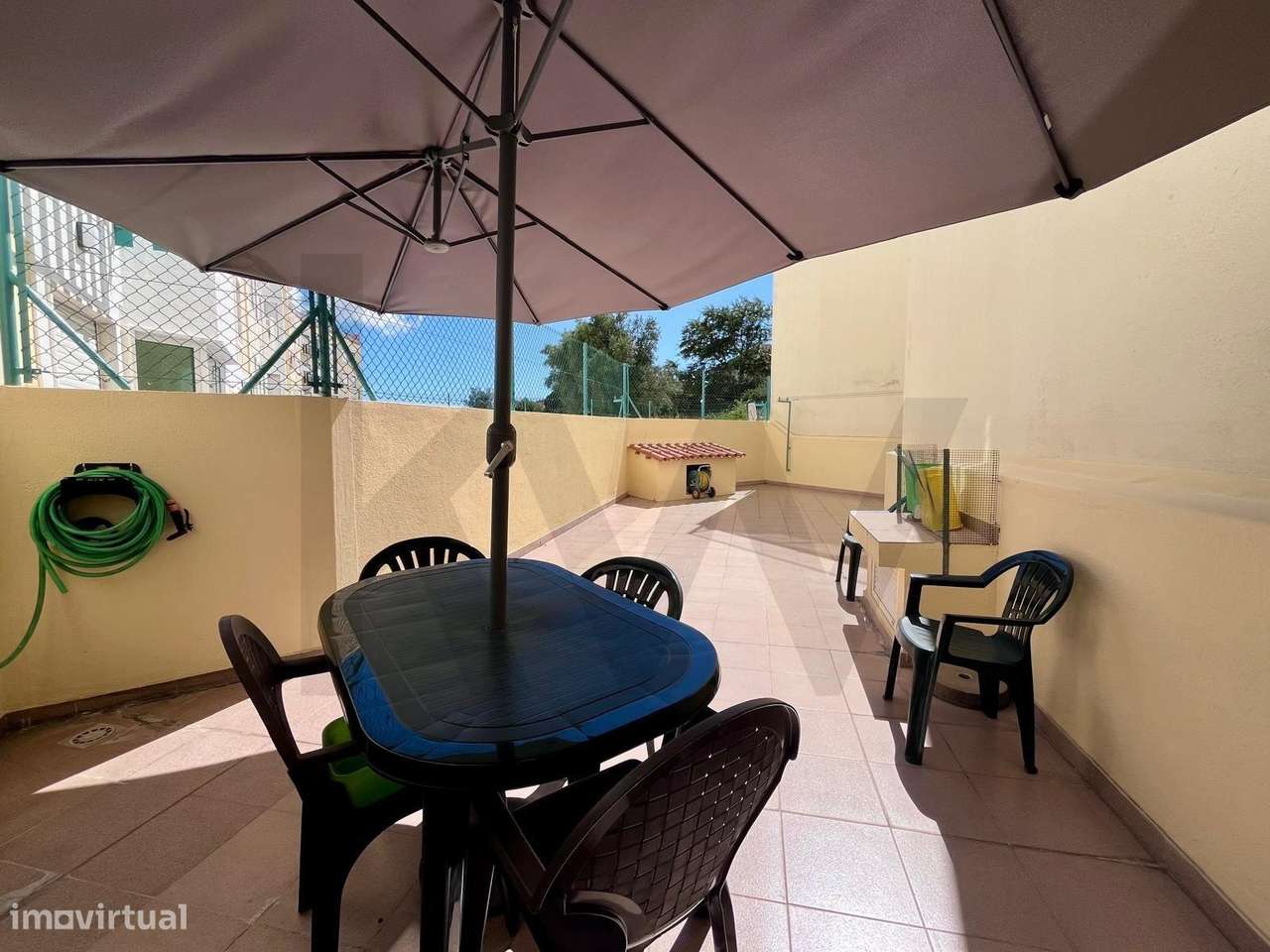 Apartamento T2 com Terraço de 50 m2 e Box Fechada – O Seu Novo Refúgio-1