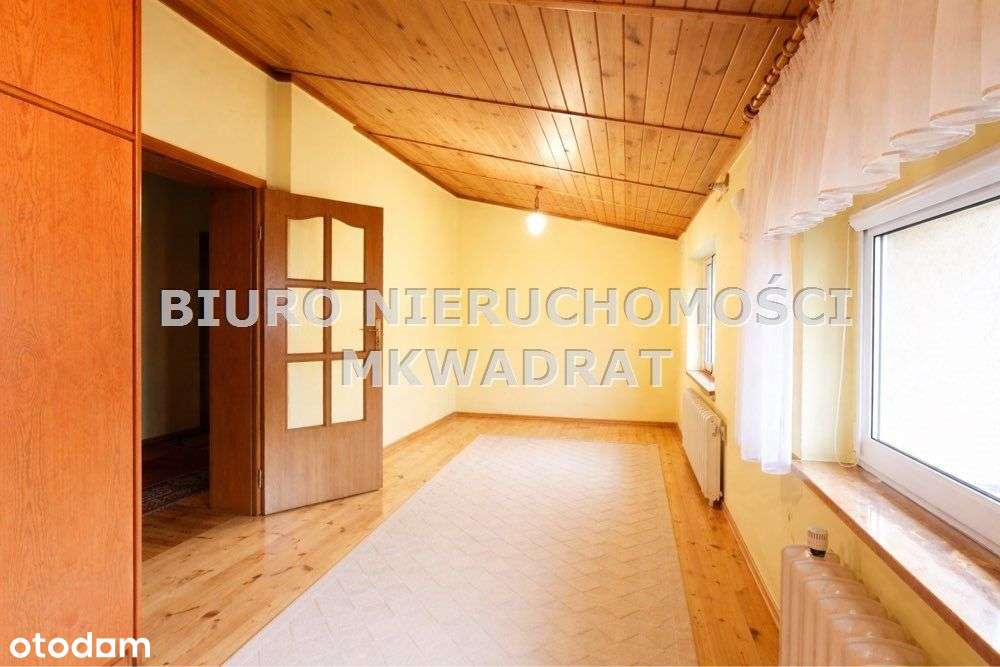 Zadbany, duży dom z garażem tuż przy centrum-8