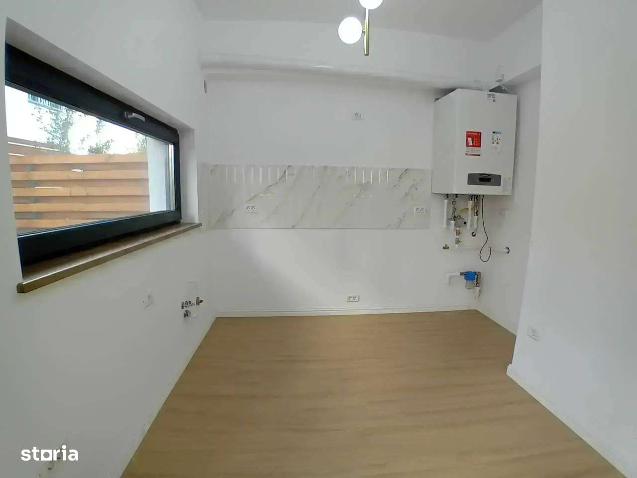 De Vânzare Casa Sisești 2 Cocosi!! - Imagine principală: 3/20