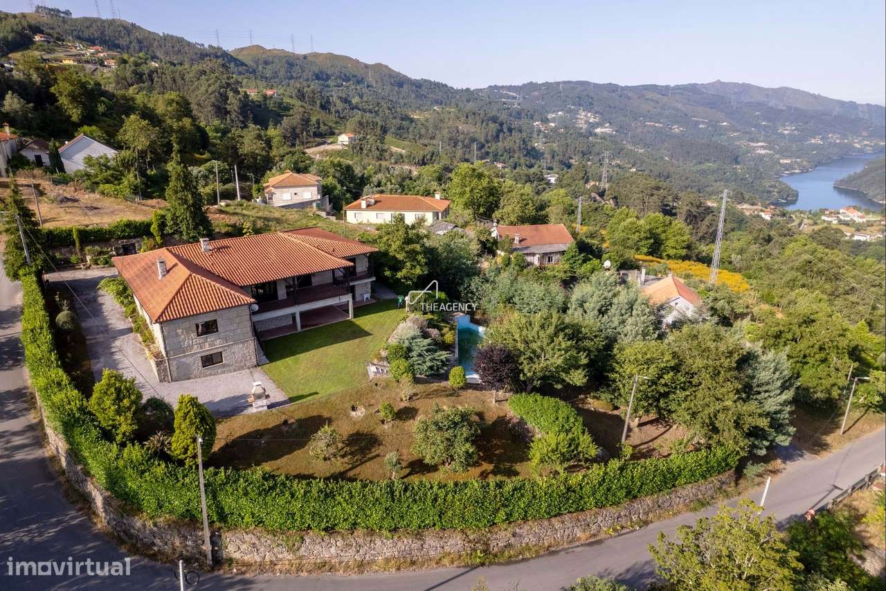 Oportunidade Única no Gerês: Moradia de 3 Quartos com Piscina Natural - Grande imagem: 4/33