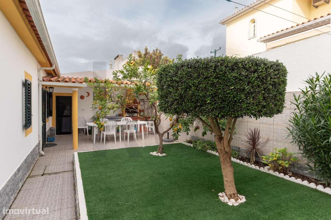 Moradia Isolada T5 em excelente estado - Grande imagem: 4/36