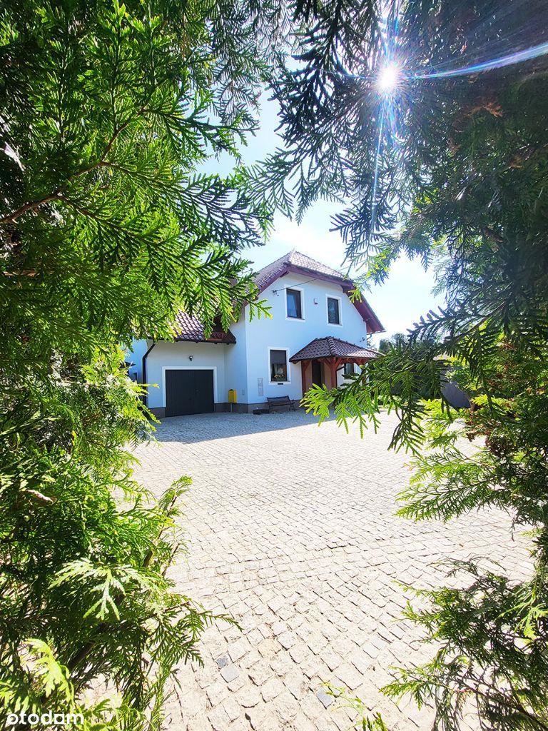 Dom z basenem w dzielnicy Jędrzychów