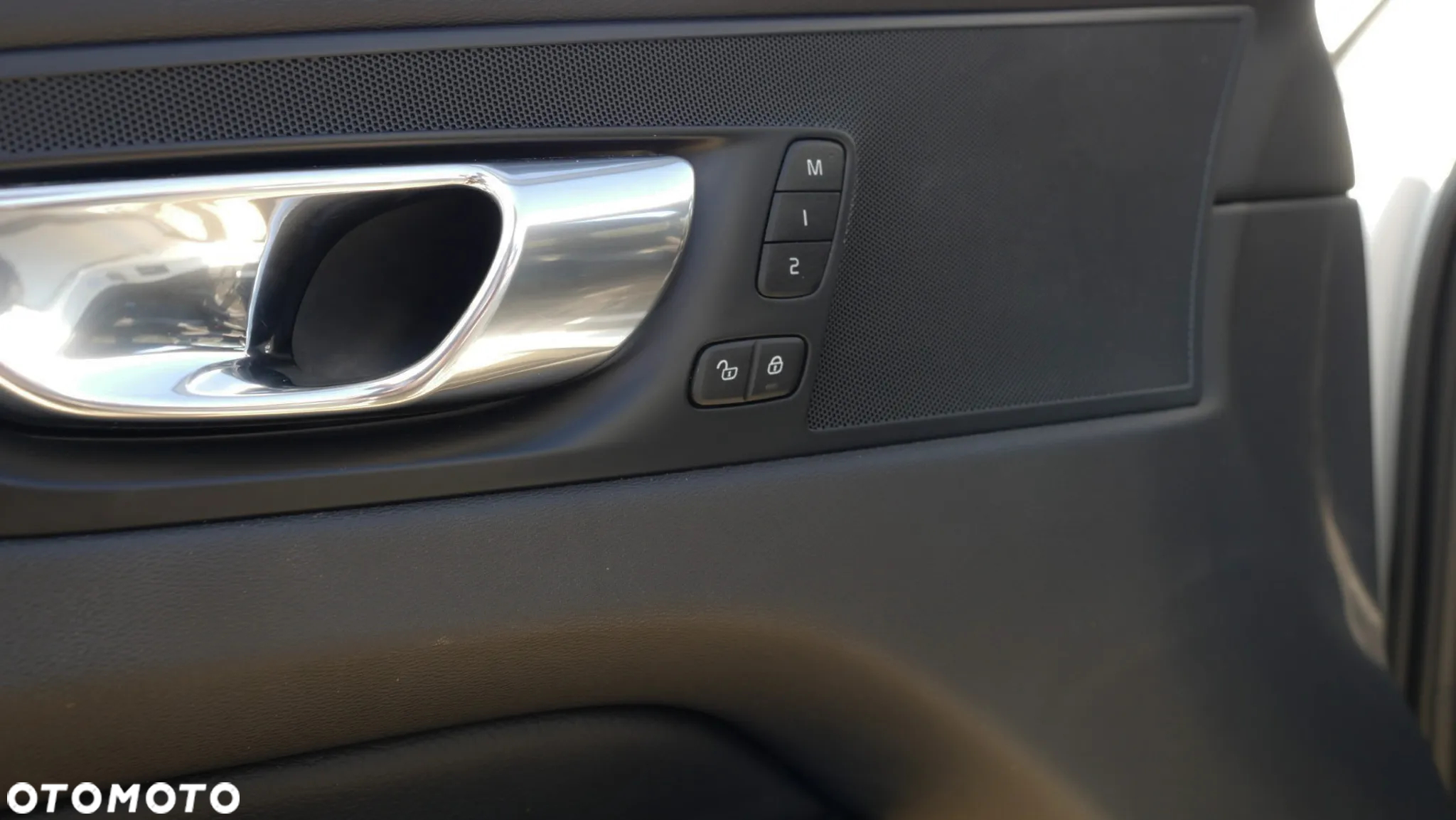 Volvo XC 60 T8 Plug-In Hybrid AWD Inscription - 19
