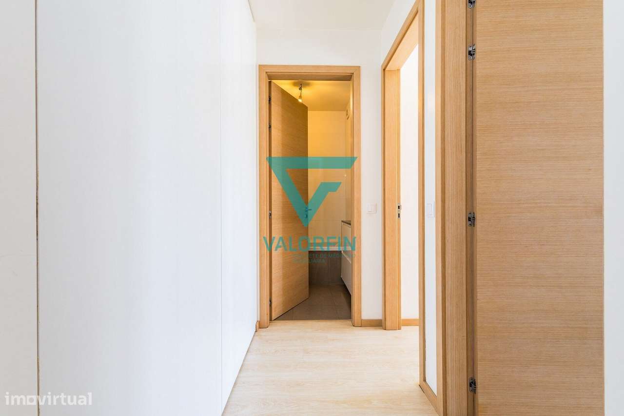 Apartamento T2 c/ Terraço de 95m2 + Garagem / Marinha Grande-17
