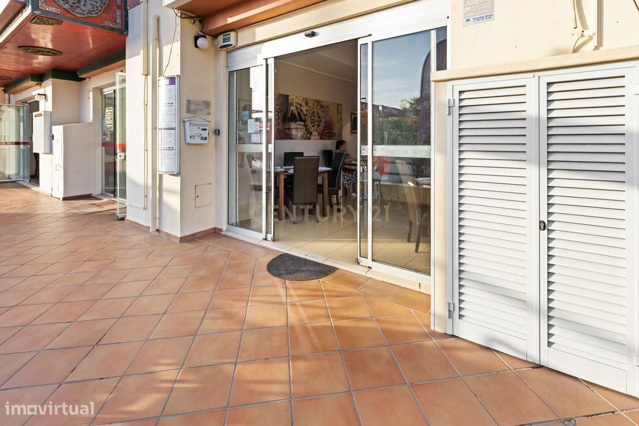 Restaurante localizado junto ao Mc Donald de Albufeira - Grande imagem: 2/13