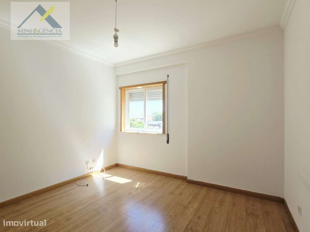 Apartamento T2 com arrecadação no Bairro Afonso Costa em Setúbal-15
