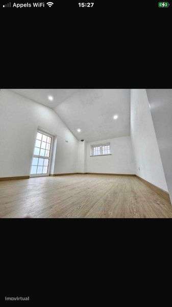 Casa de habitação, reconstruída, com garagem, arrumos e logradouro - Grande imagem: 4/12