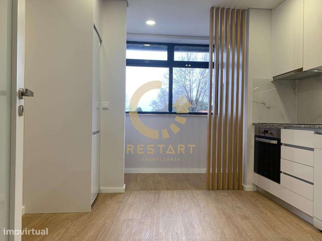 APT T2+1 Totalmente Renovado, suíte, cozinha equipada, lugar de garage - Grande imagem: 5/27