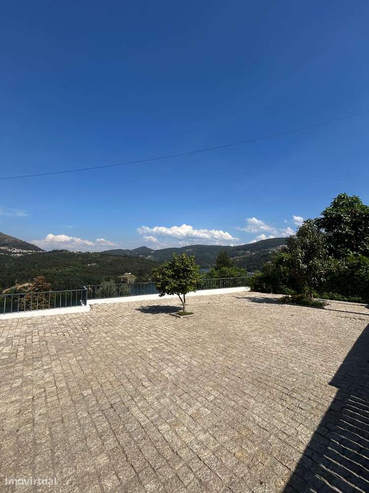 Moradia T4 isolada pronta a habitar com vista desafogada sobre o Douro-16