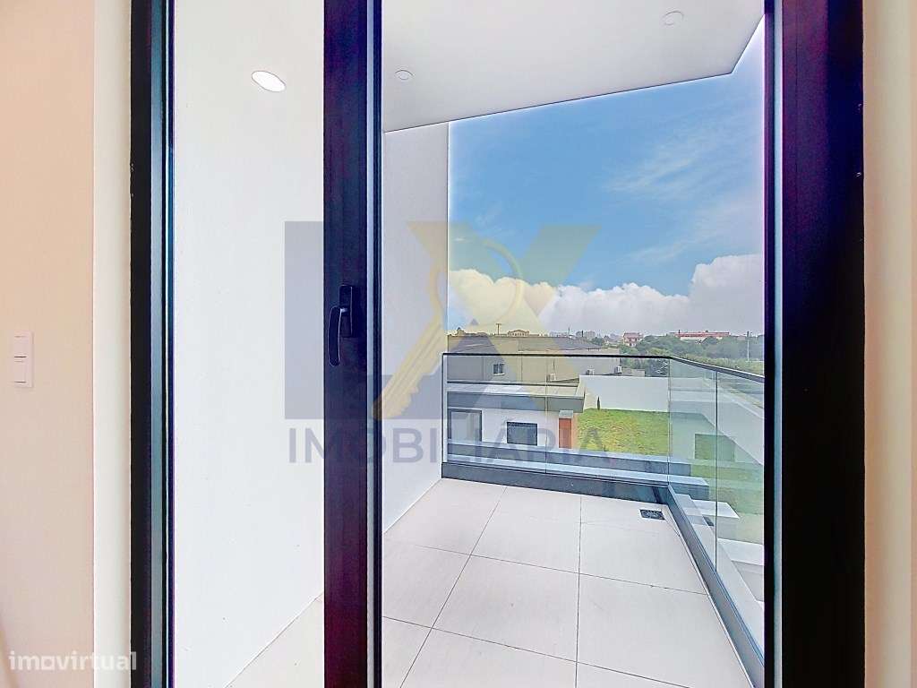 Moradia T4 de elevado padrão em Aradas-17