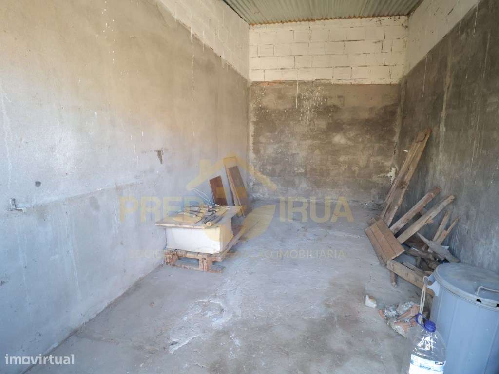 EXCELENTE MORADIA TERREA COM TERRENO E ANEXOS ARCOZELO-27