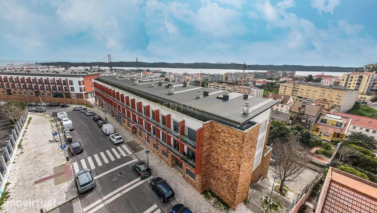 Apartamento T3 | 86 m2 + 14 m2 | Lugar de Garagem | Vista Rio Tejo | A-42