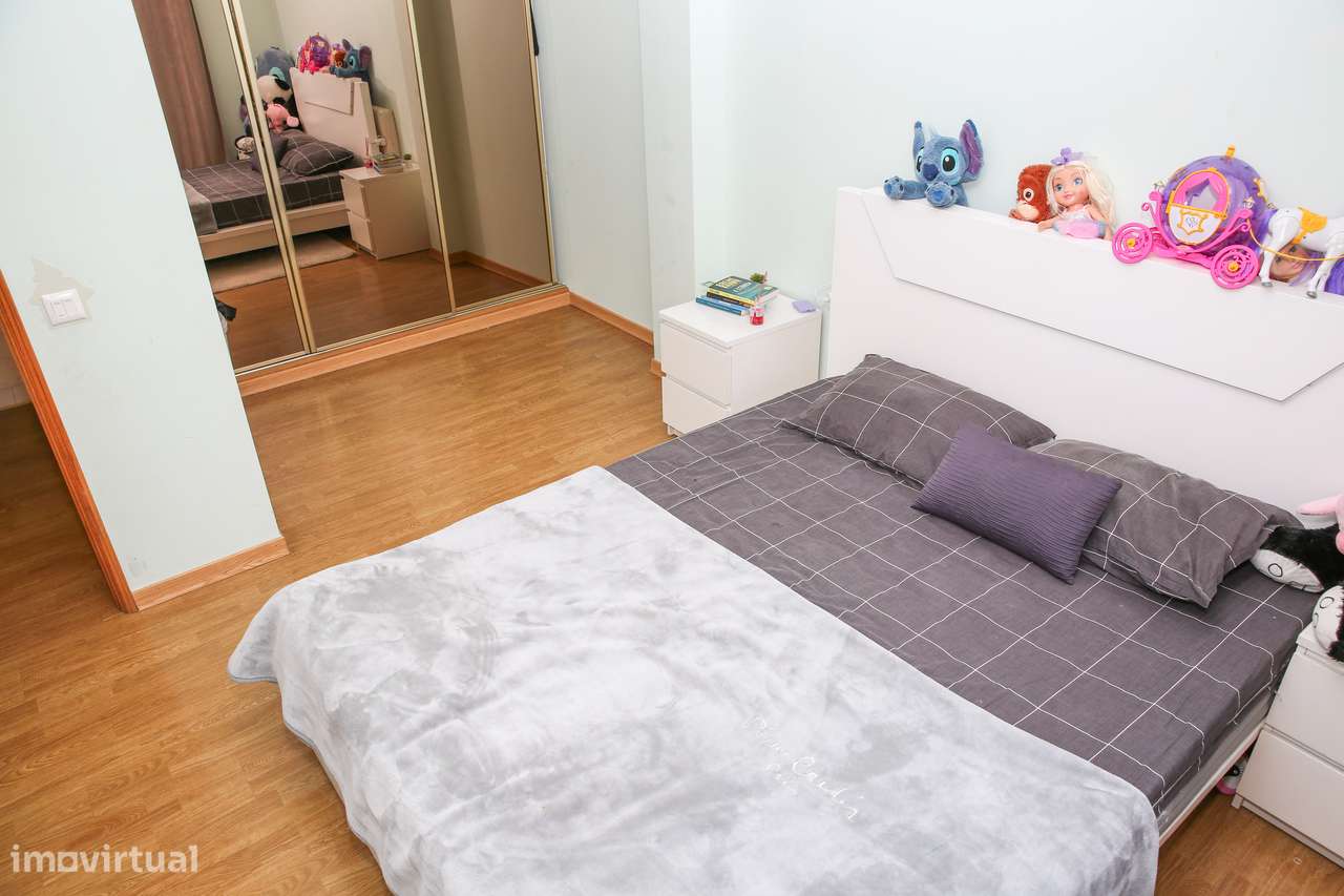 Fantástico Apartamento T3 com terraço e 2 lugares de garagem-18