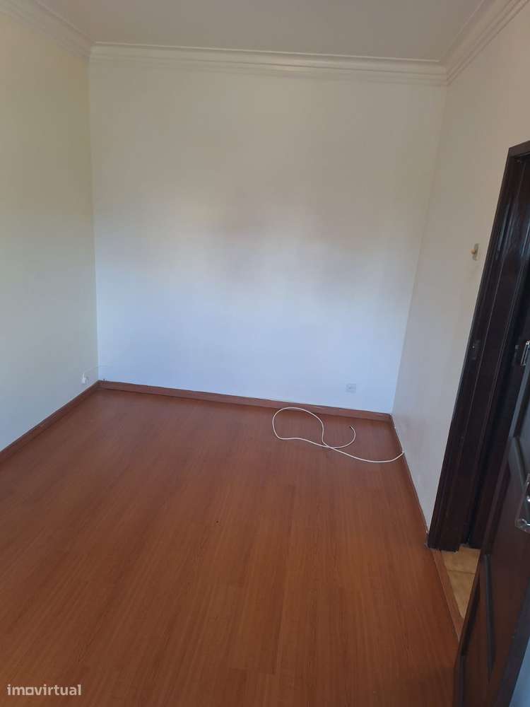 Vende-se T2 Sto Antonio da Charneca / Barreiro - Grande imagem: 4/7