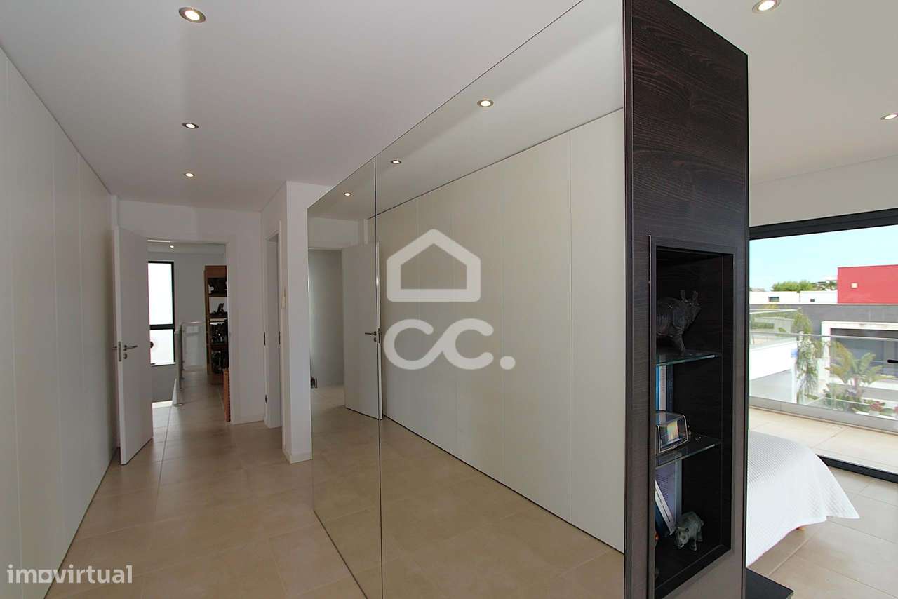 Moradia T3 com piscina, terraço e garagem ampla em Alcantarilha-13