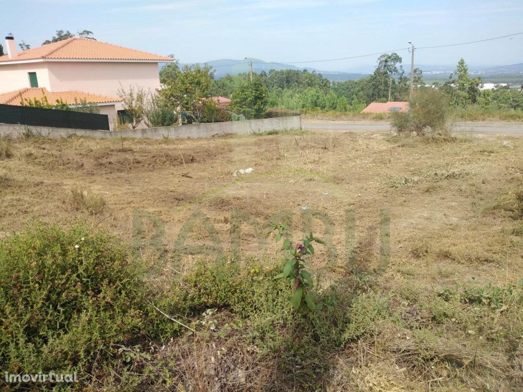 Terreno para construção em Nogueira