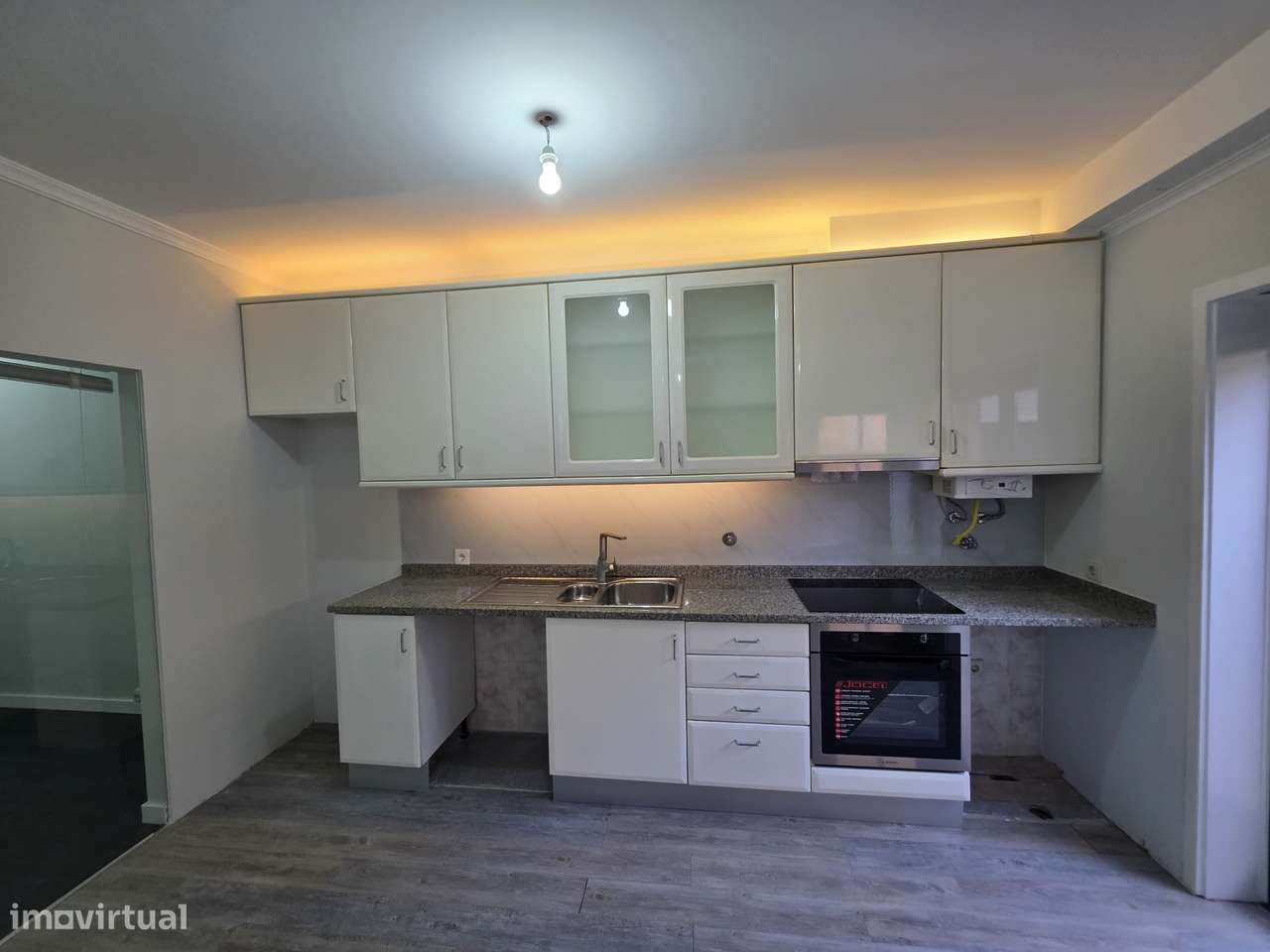 Apartamento T1 com segurança e ótima localização-5