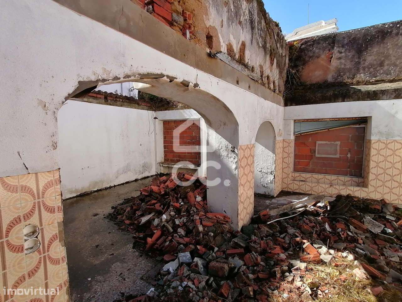 Oportunidade imperdível no centro da Vila do Bombarral.-7