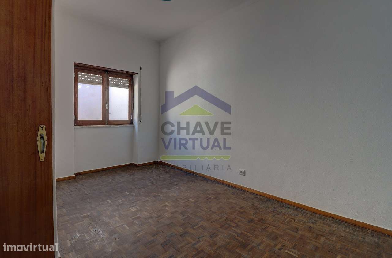 Moradia V3 com garagem e anexo  – Concelho Torres Vedras-11