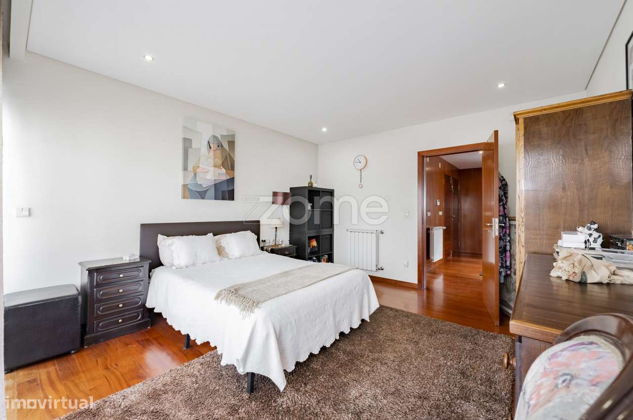 Moradia T5 com Piscina, 4 Suites e Garagem para 4 Carros em Esposende-7