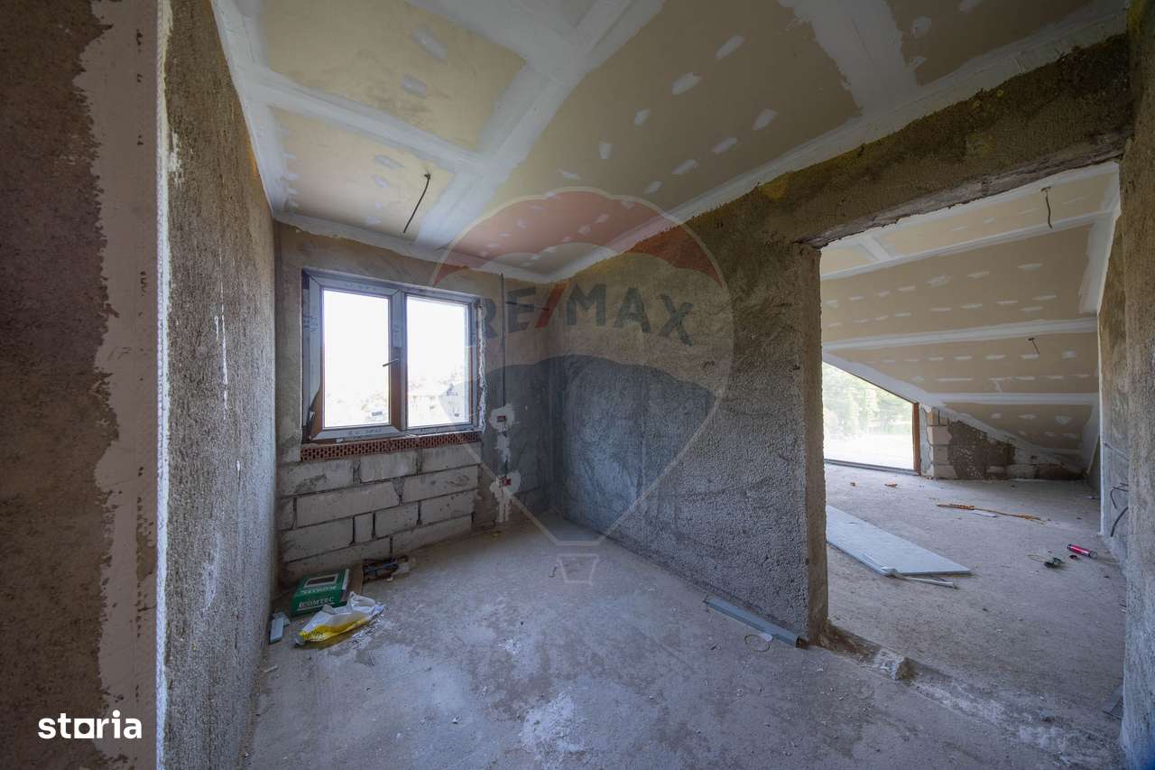 Casă / Vilă cu 8 camere / 7 bai de vânzare, Moieciu de Jos-16