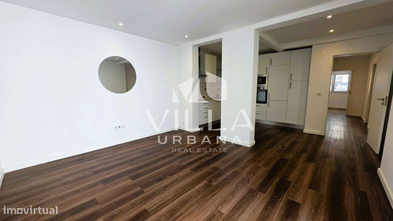 Apartamento T2 c/ Espaço Exterior localizado no Centro de Almada-6