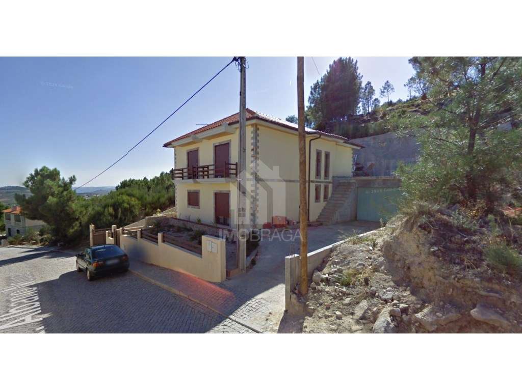 Moradia individual T4 situada em Alijó, no distrito de Vila Real - Grande imagem: 4/17