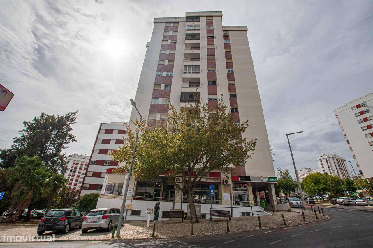 Apartamento T3 com vista cidade e rio na Póvoa de Santa Iria-21
