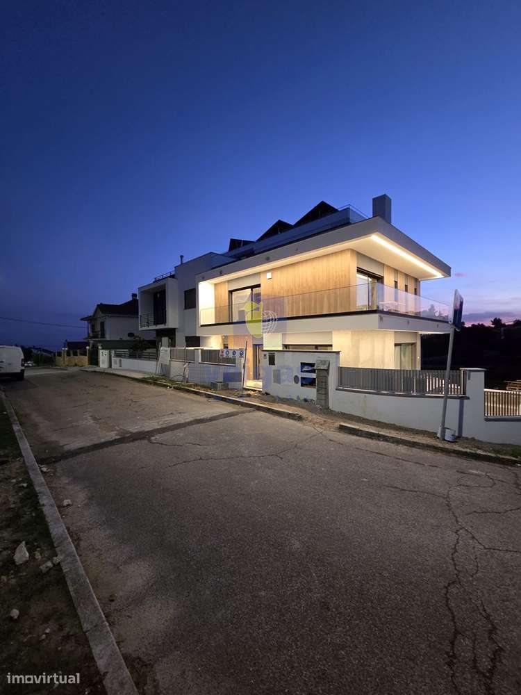 Moradia T4 C/ Piscina -  Bairro Primavera-26