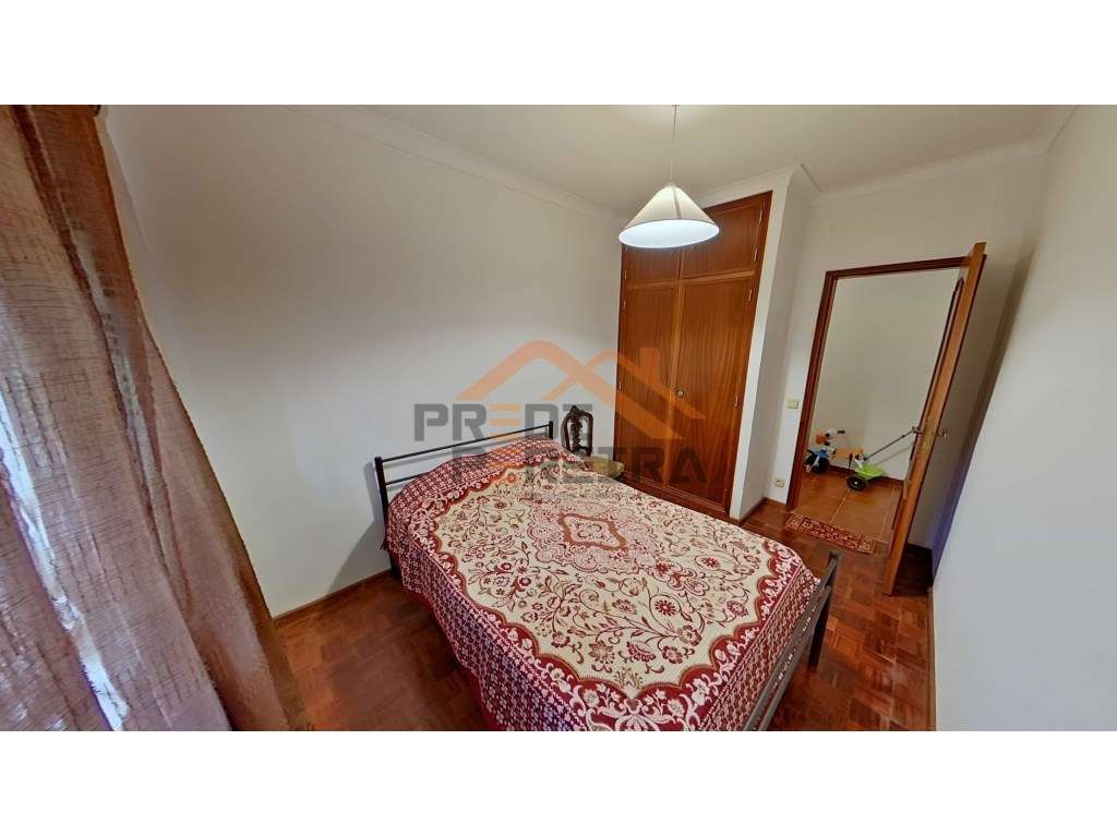 Situada em São João das Lampas, moradia T3 com terreno.-17