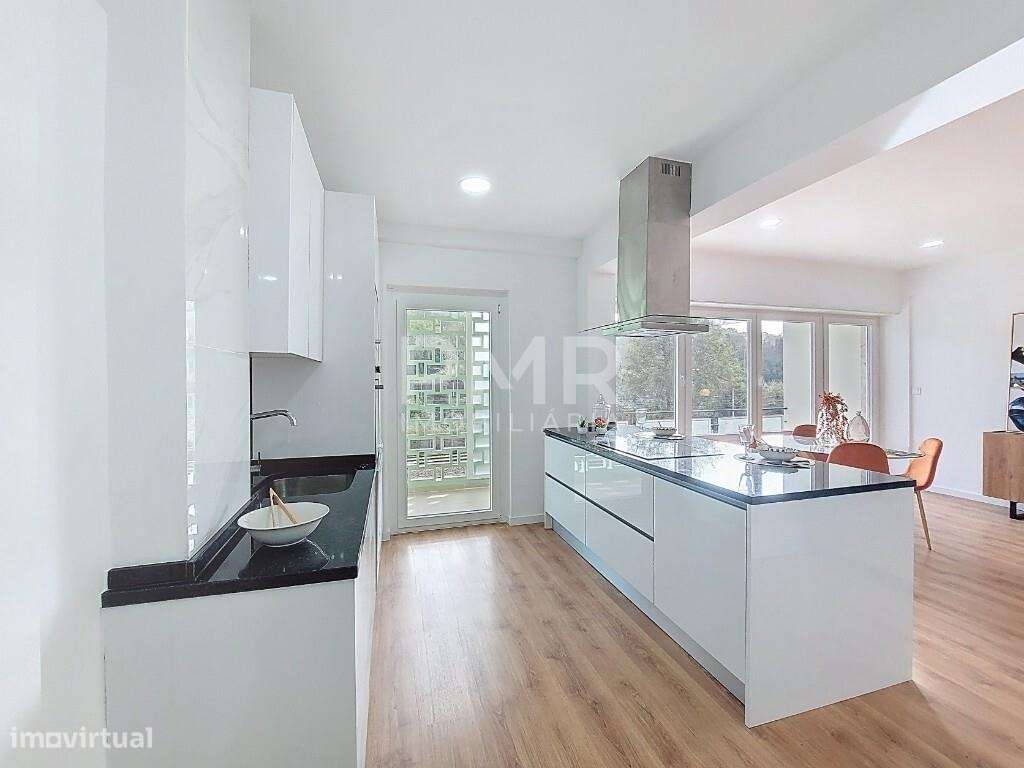 Apartamento T3 Totalmente Remodelado Em Benfica
