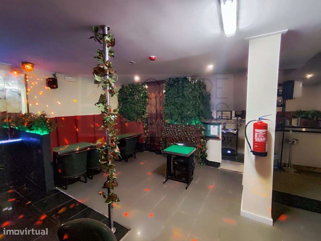 VENDA DE BAR - ESPAÇO COMERCIAL COM LICENÇA DE DIVERSÂO NOCTURNA - Grande imagem: 4/38