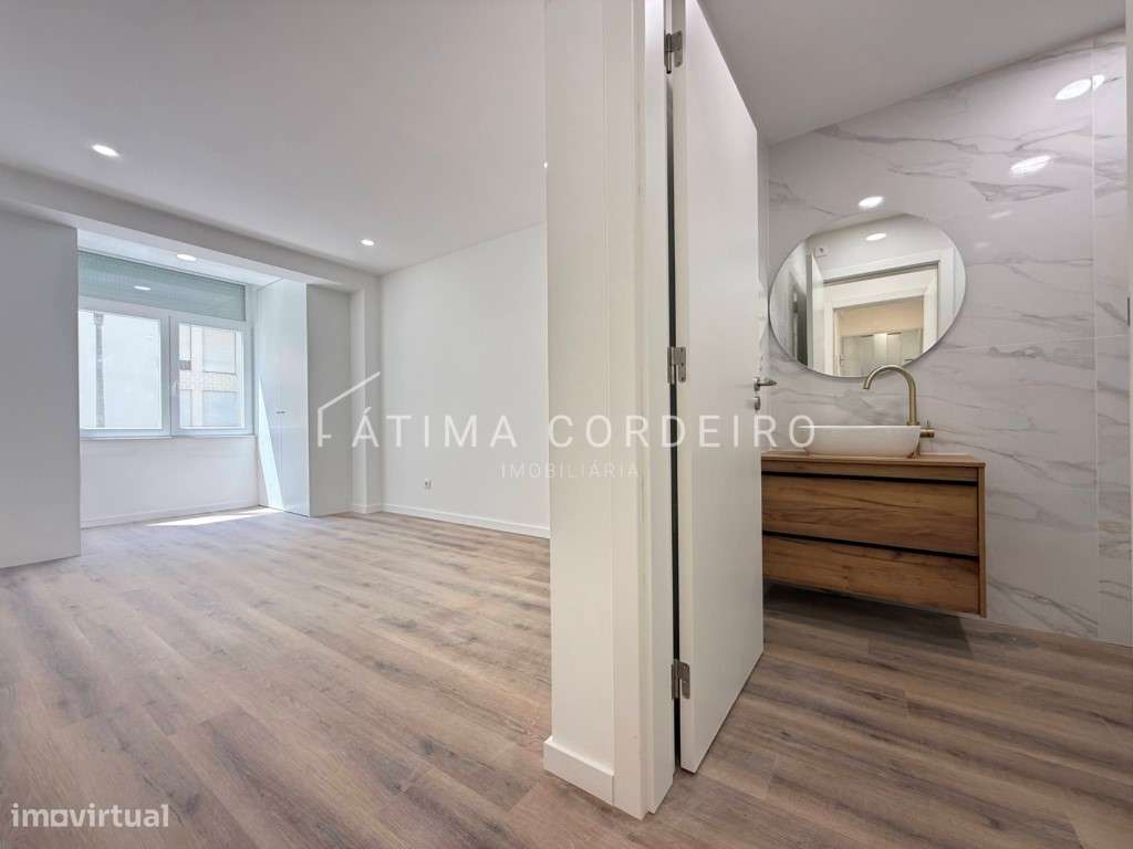Fantástico T2 com 95m2 Remodelado com arrecadação no centro da Cost...-9