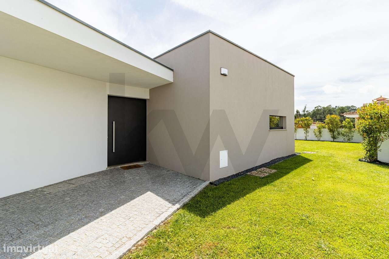 Moradia Térrea de Luxo com Piscina, Onde o Sonho se Torna Realidade-5