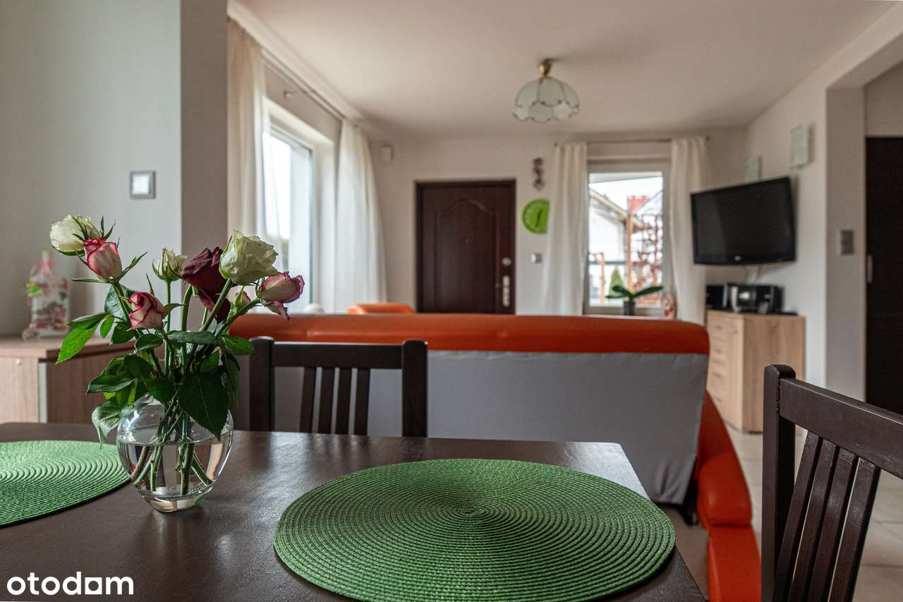 mały biały kameralny domek-14