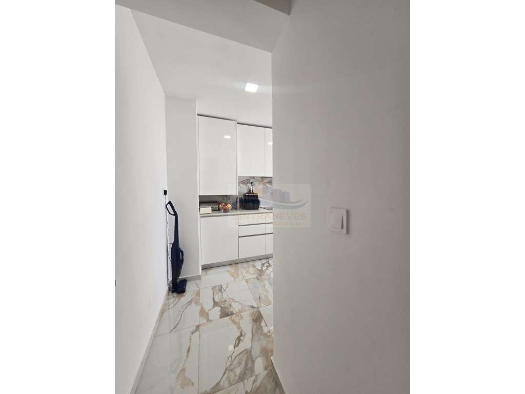 Fantástico T2 Totalmente remodelado em prédio com 2 elevadores no C... - Grande imagem: 5/27