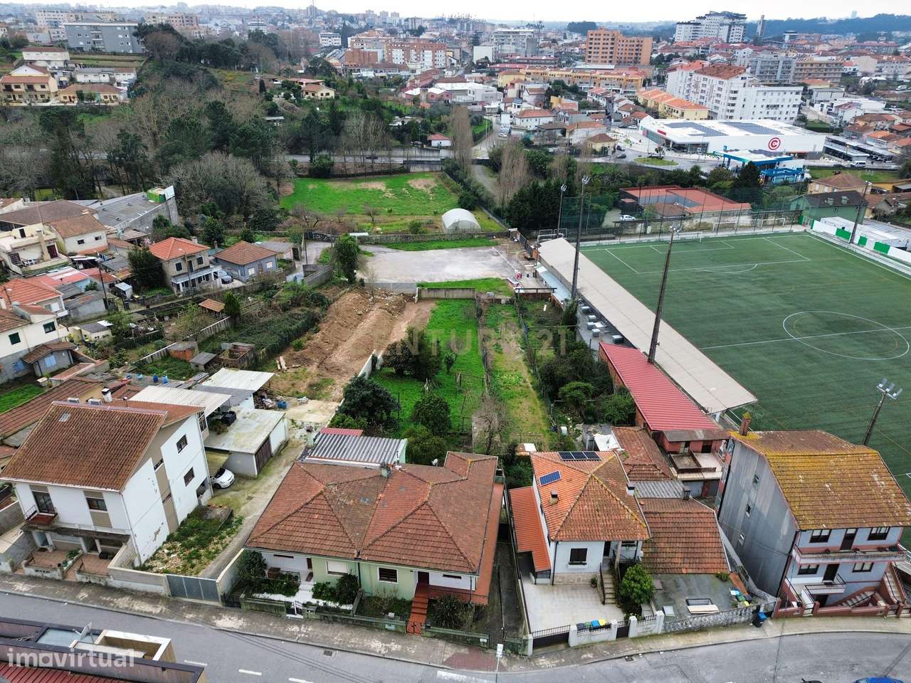 Moradia T3 em Ermesinde com Grande Quintal e Excelente Potencial de In-21