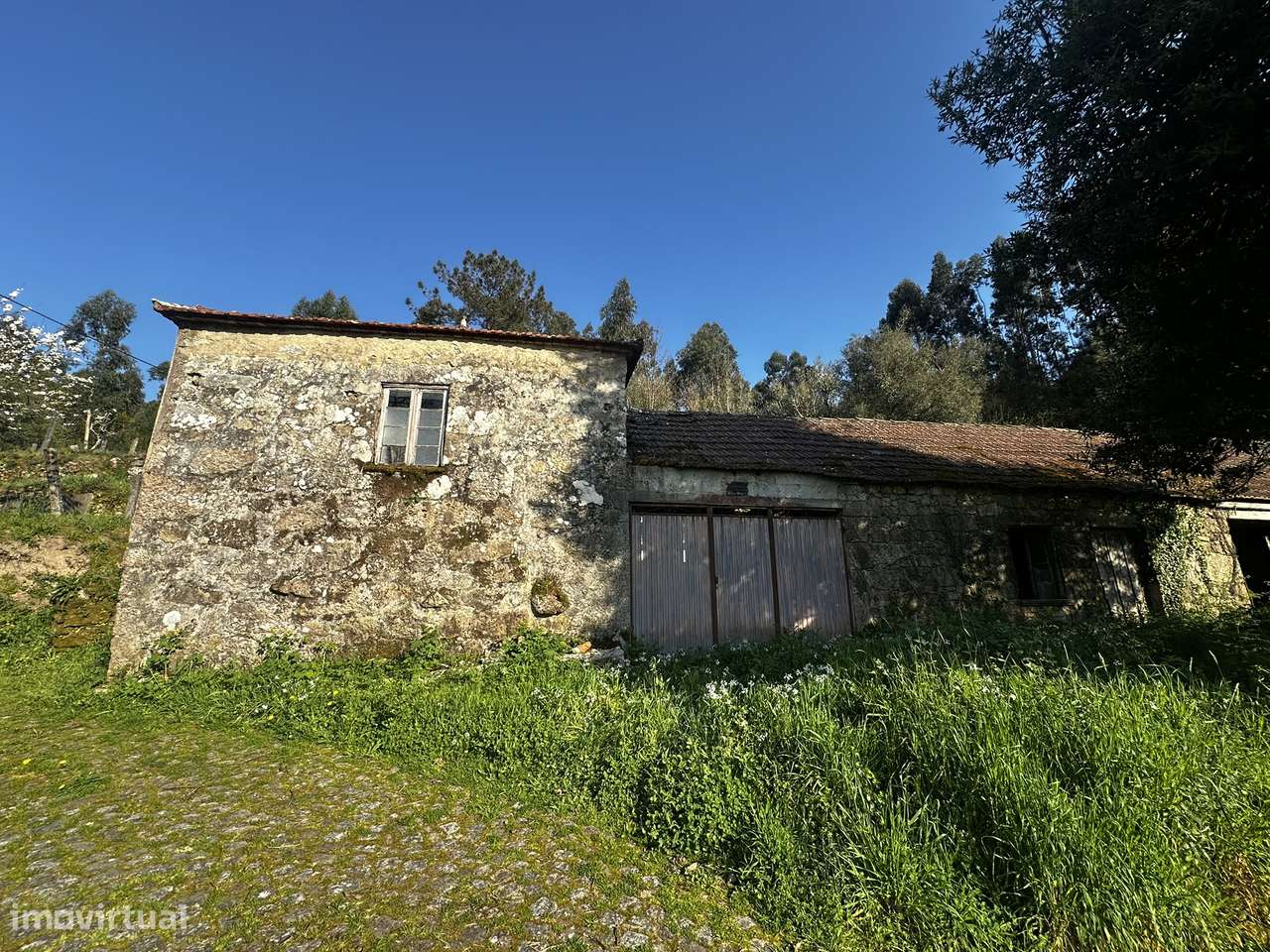 Moradia para restauro em São Julião, Valença.-5