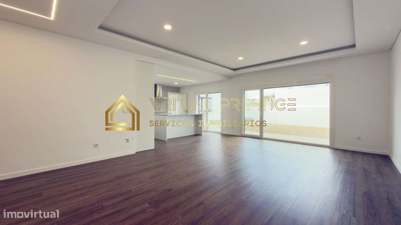Moradia T4 Térrea | 2 suites e espaço p/ piscina | Fernão Ferro-0