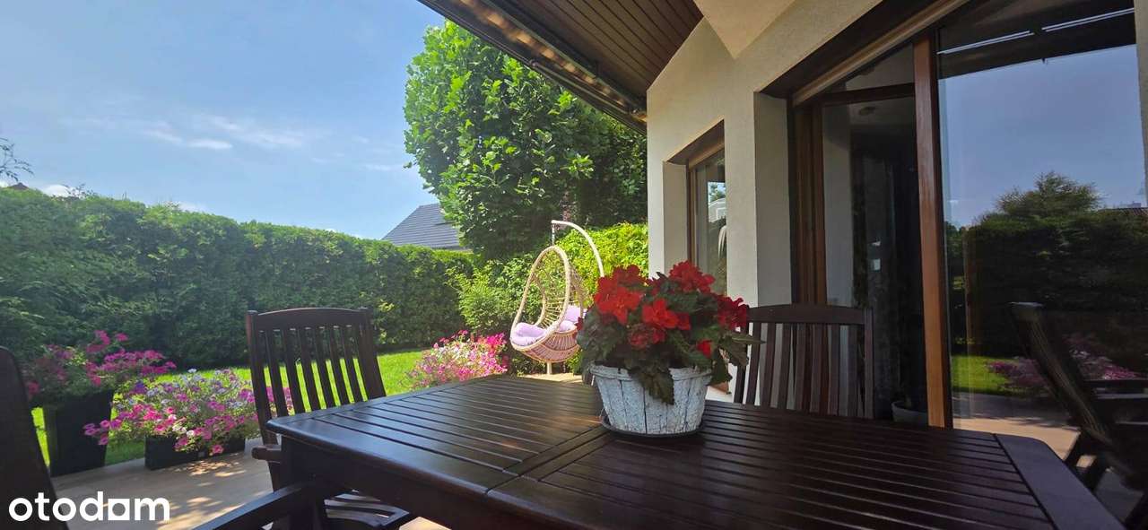 Otulony zielenią i słońcem DOM 216 m²-6 pokoi,2 łazienki,pralnia,GARAŻ-0