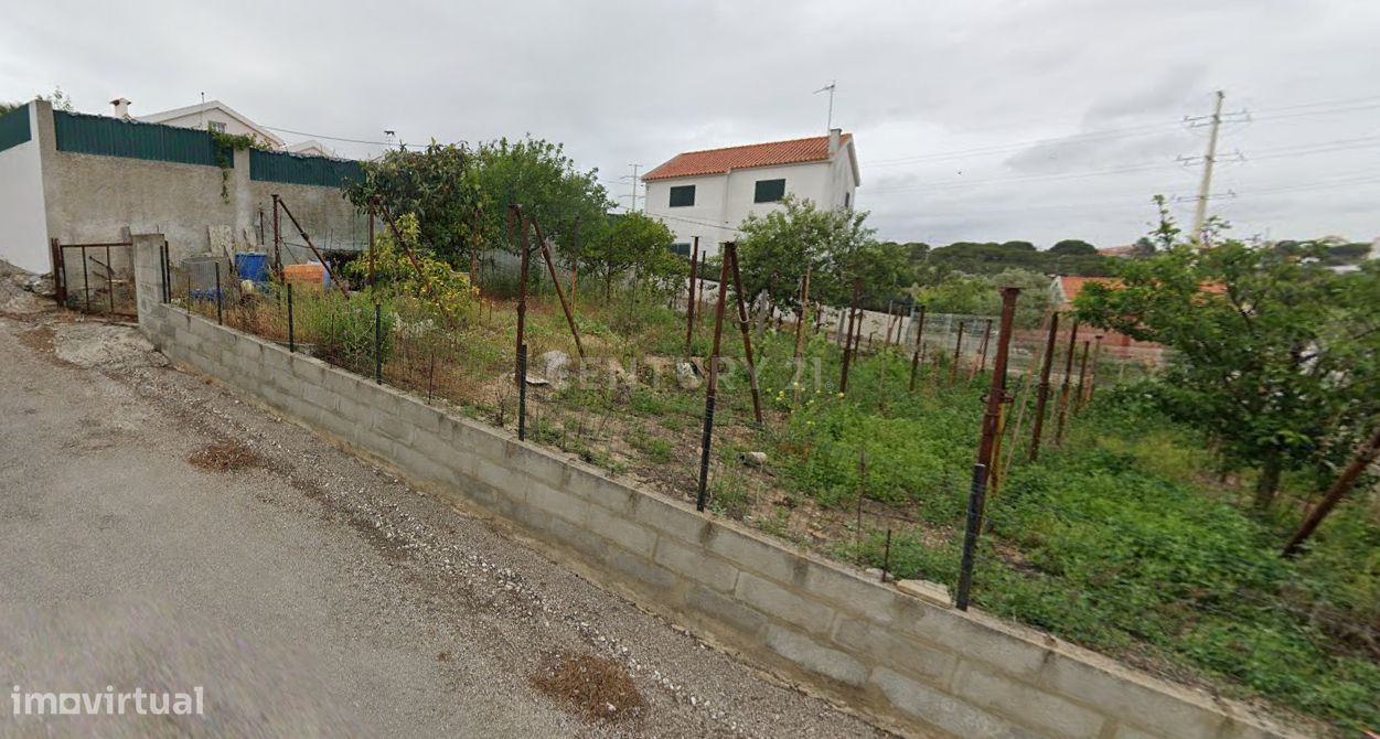 Terreno Urbano, na Charneca da Caparica, para construção moradia isola
