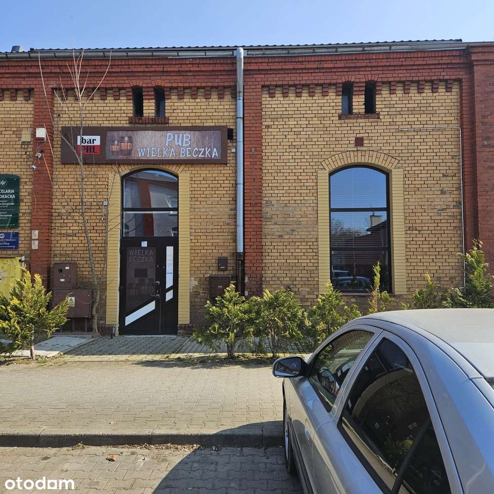 Kamienica w centrum miasta-0