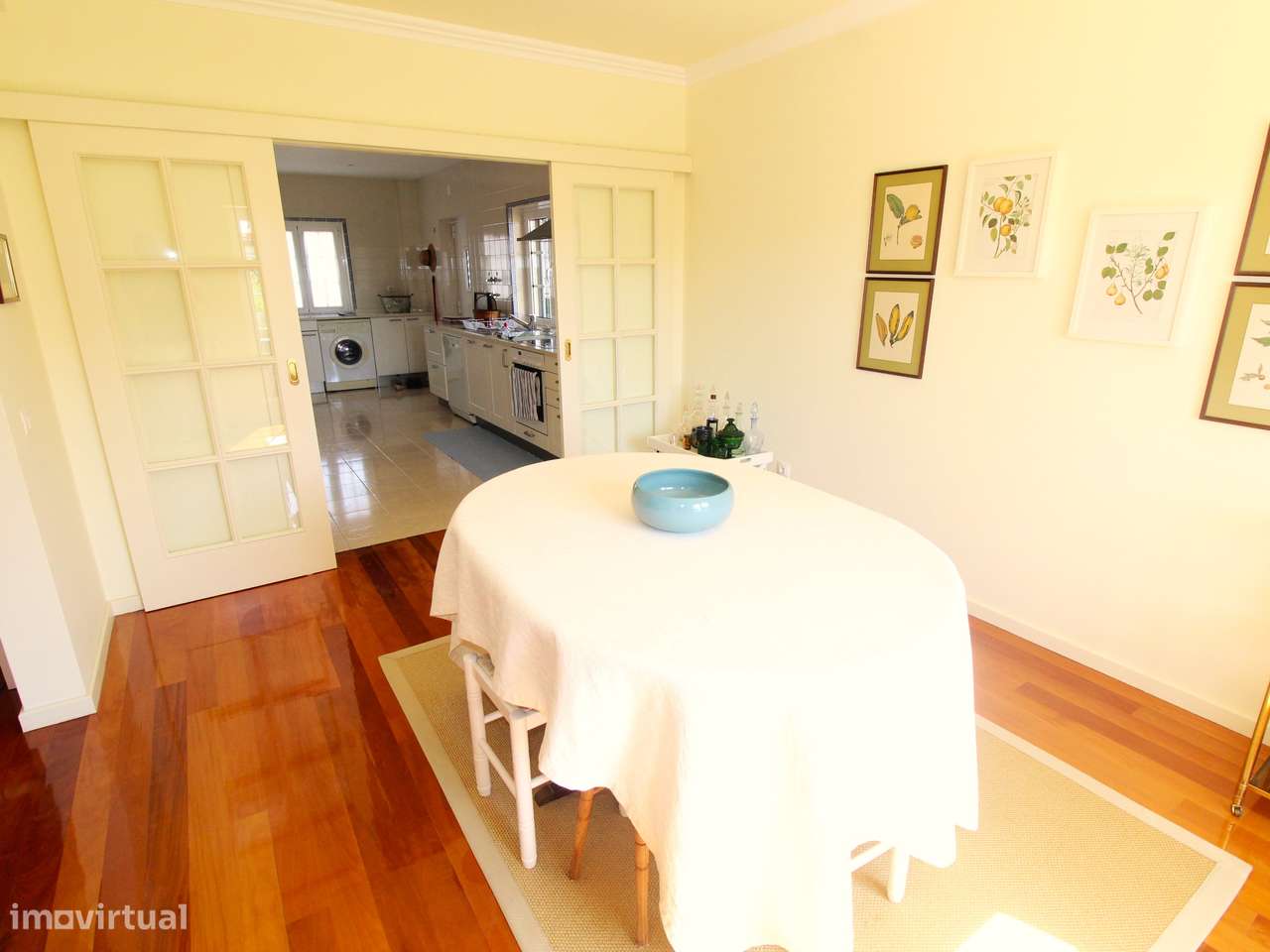 Elegante Moradia T4 Familiar-16