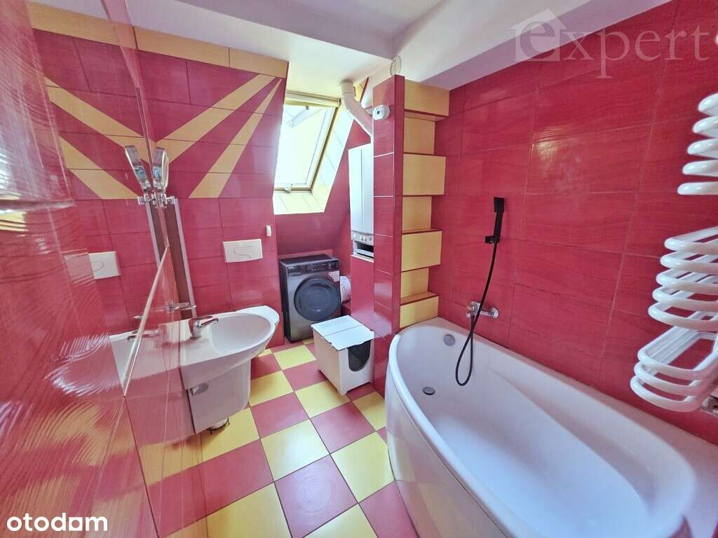 Dwa poziomy z tarasem i miejscem parkingowym-16