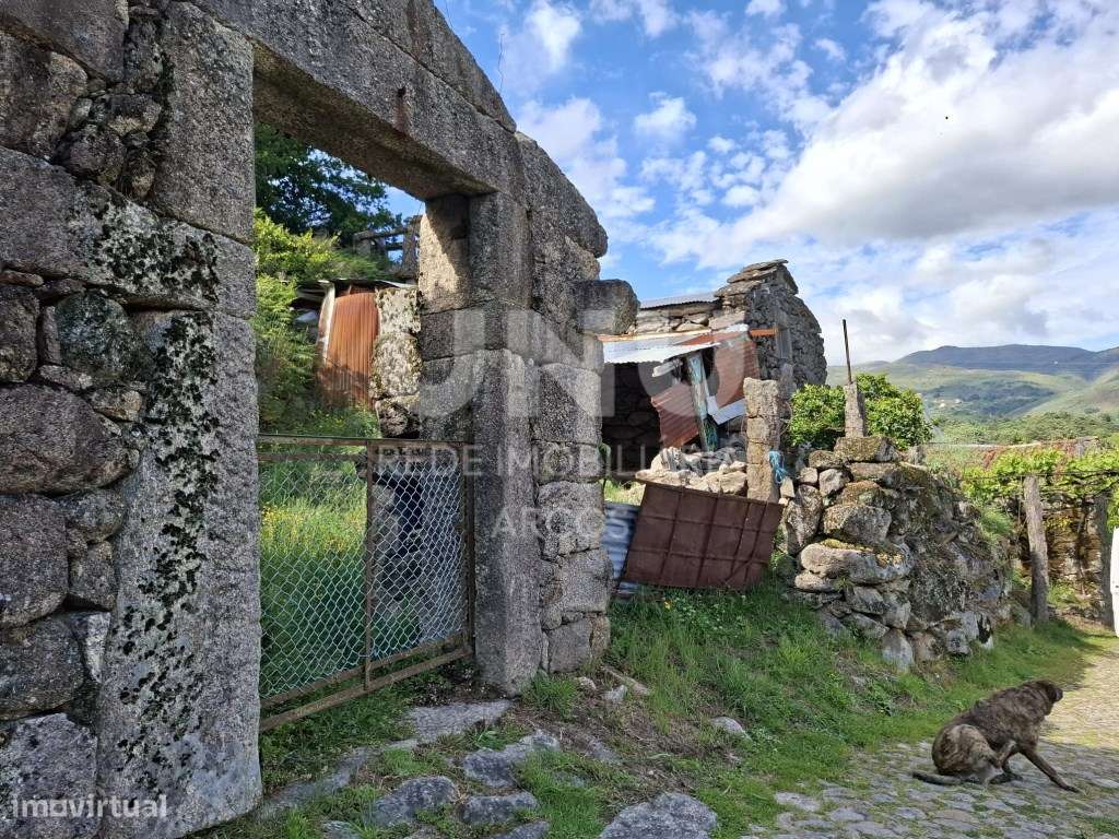 Moradia para recuperar em Carralcova-2