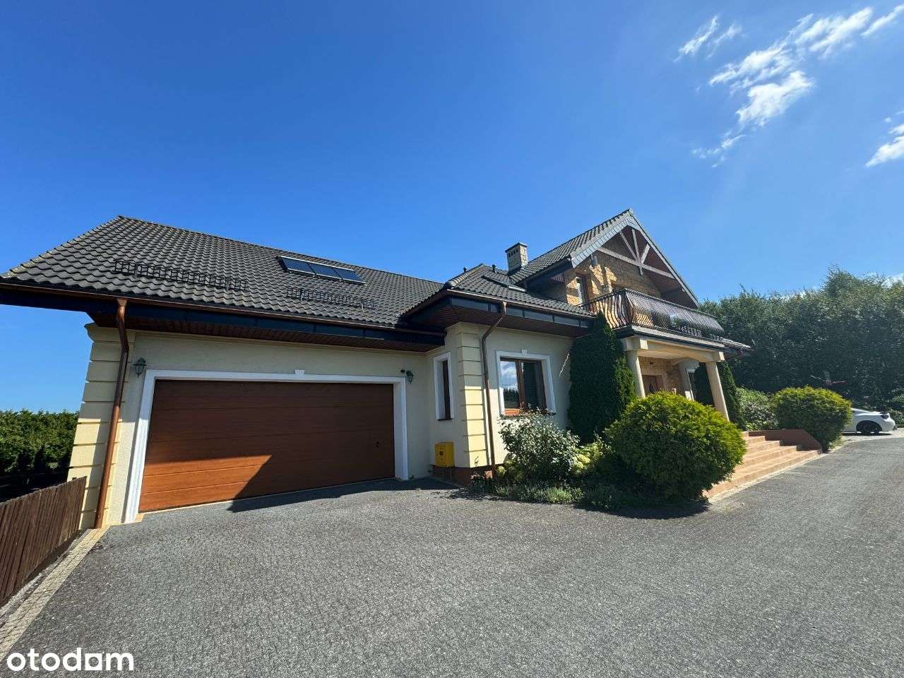 Przestronny dom jednorodzinny z garażem!-1